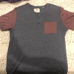 Like New On The Byas Blue/Red Mid-Button Up Shirt